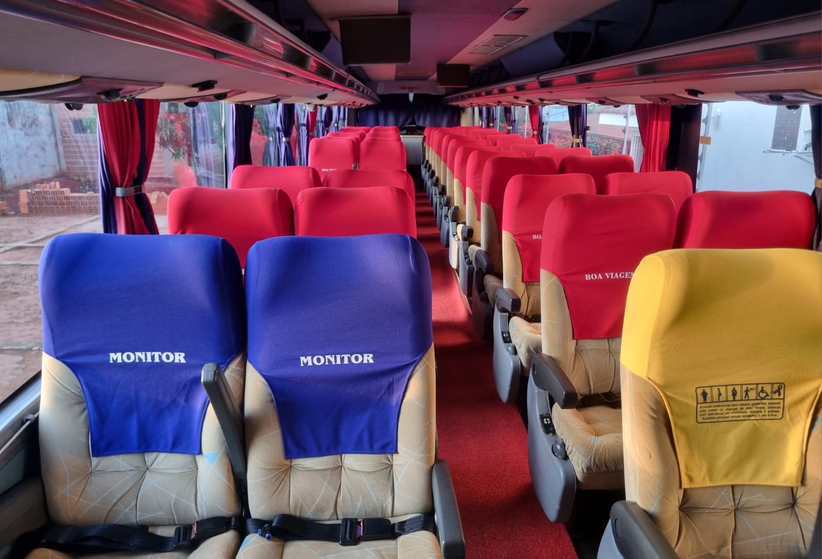 Poltronas do ônibus da Faturismo